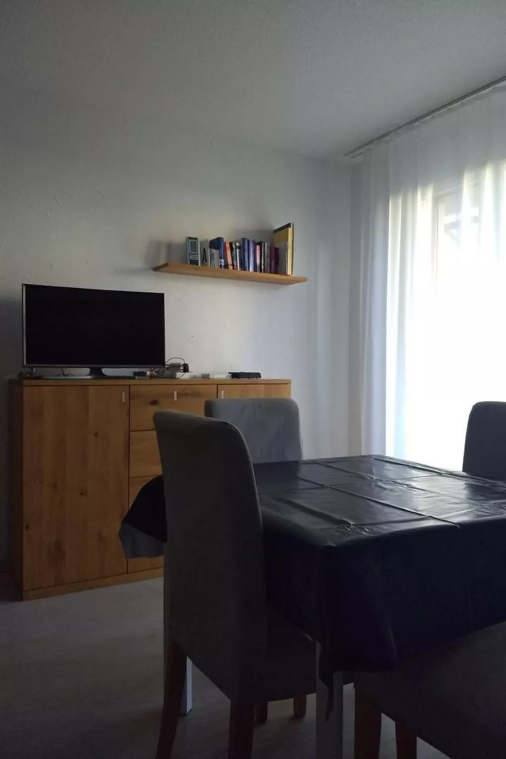 2 Zimmer Gartenwohnung mit Pool-Dedans