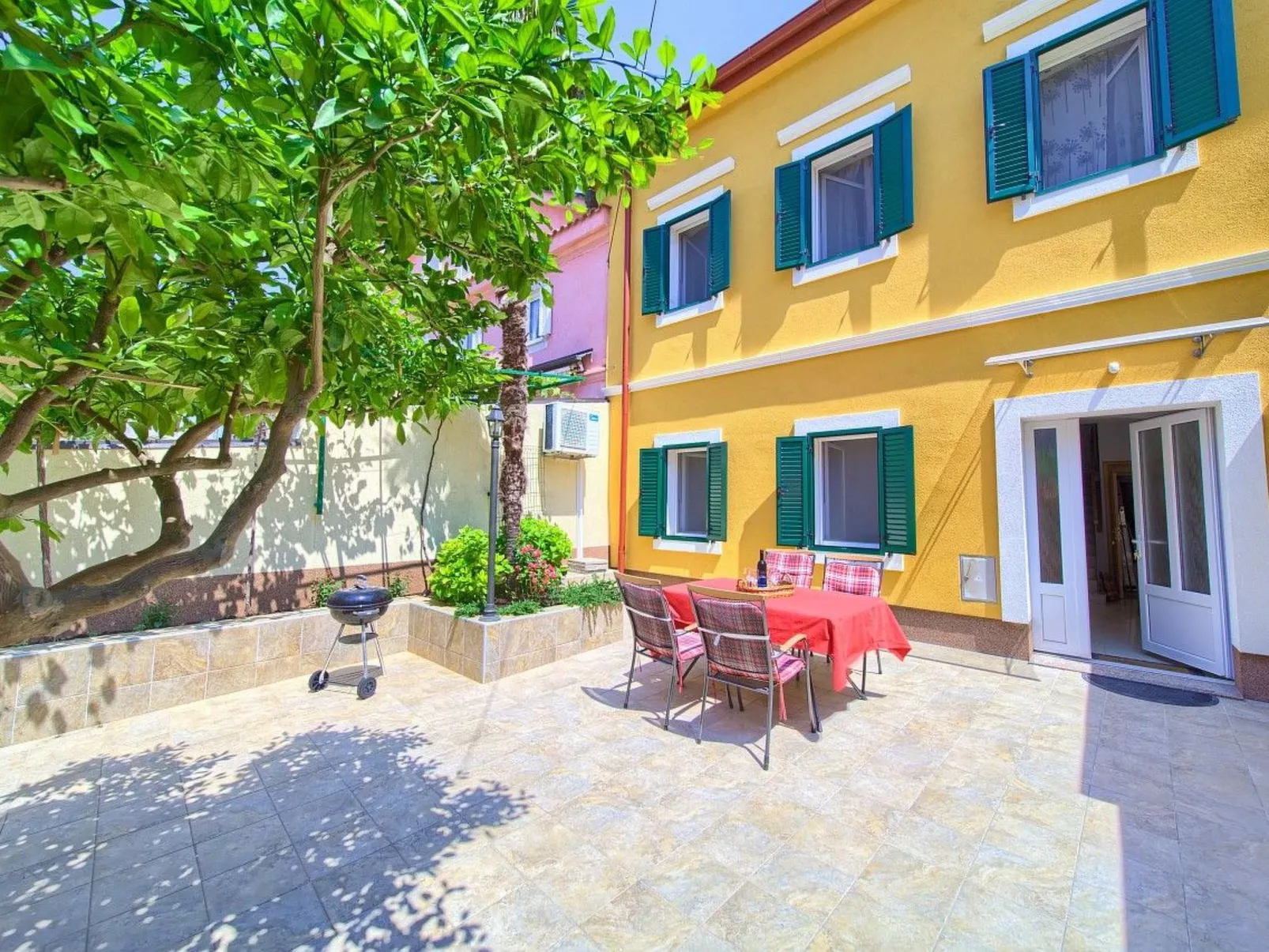 „Kleine Villa Tony“-Draußen