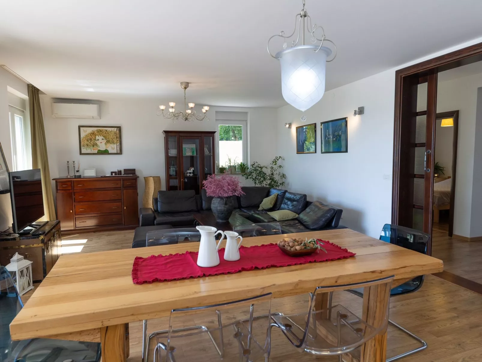 Ferienvilla mit privatem Pool-Dedans