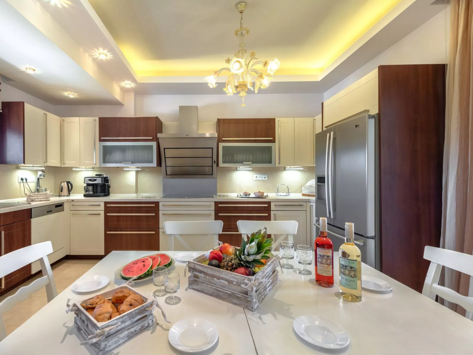 Familienvilla mit privatem Pool, Tischtennisplatte und Fußballtisch-Drinnen