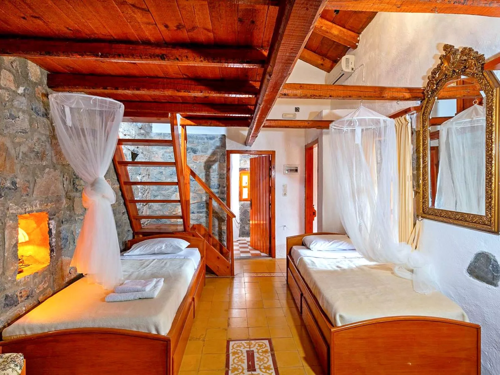 Penelope in Mavrikiano-Dedans