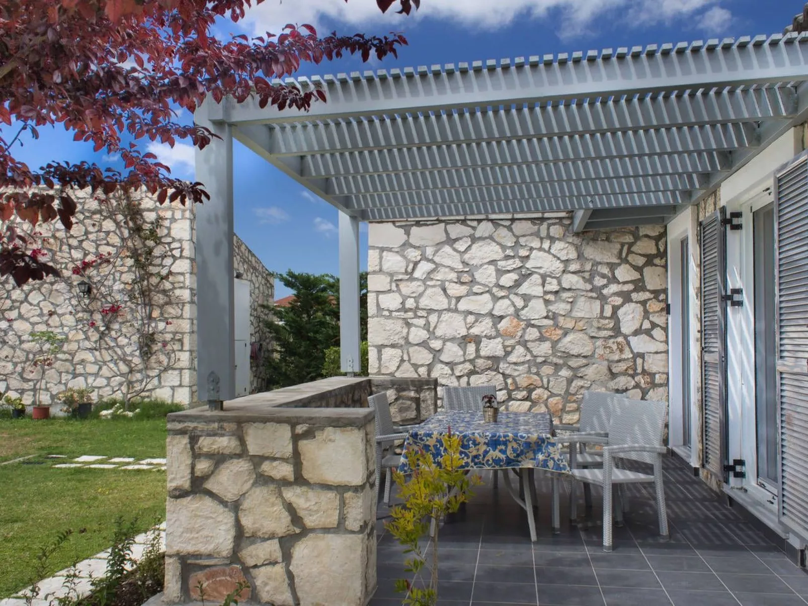 Villa mit zwei Schlafzimmern für 6 Personen. Parken, WiFi-Dehors