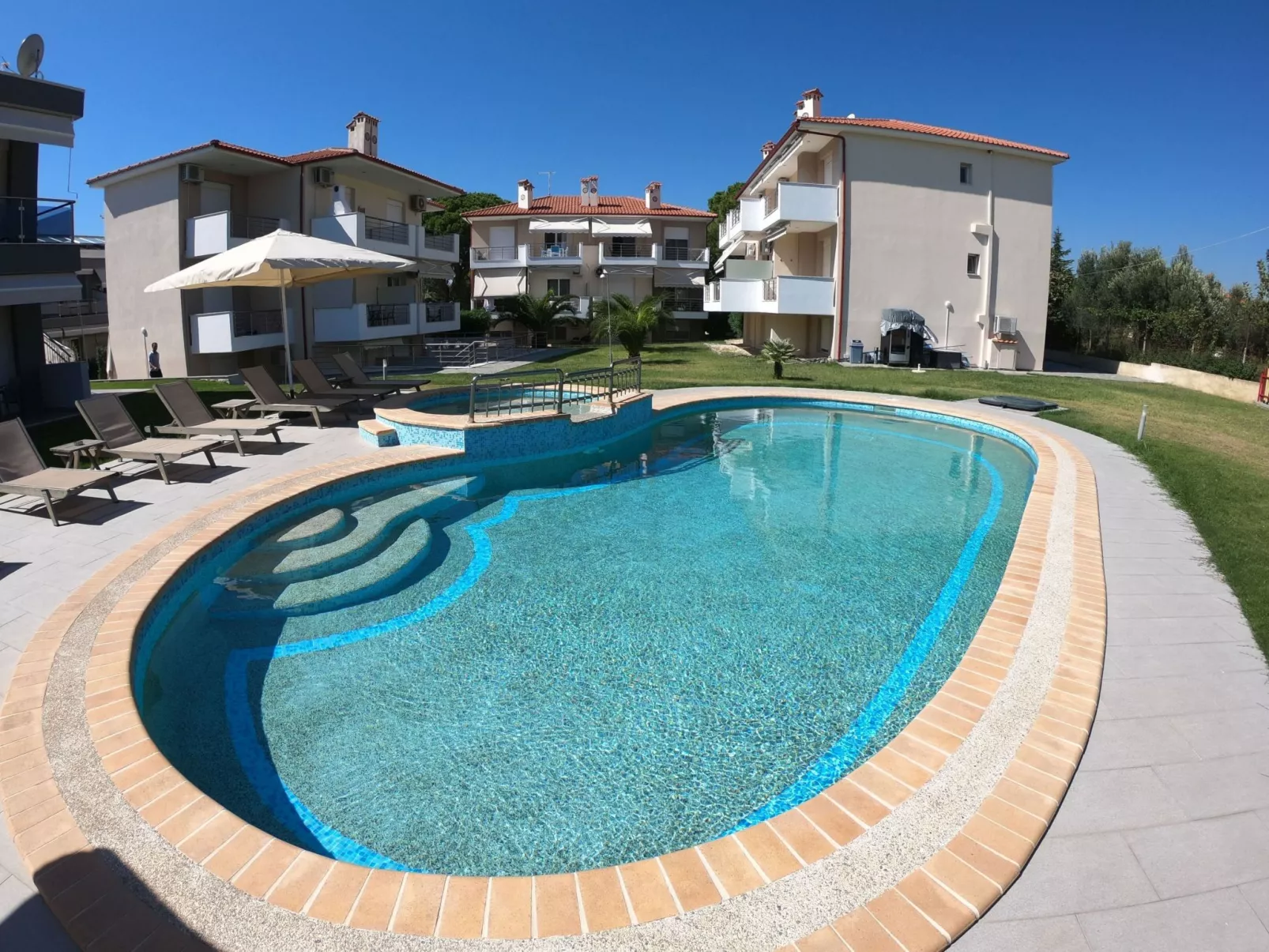 Finikas Garden Nikit-Draußen