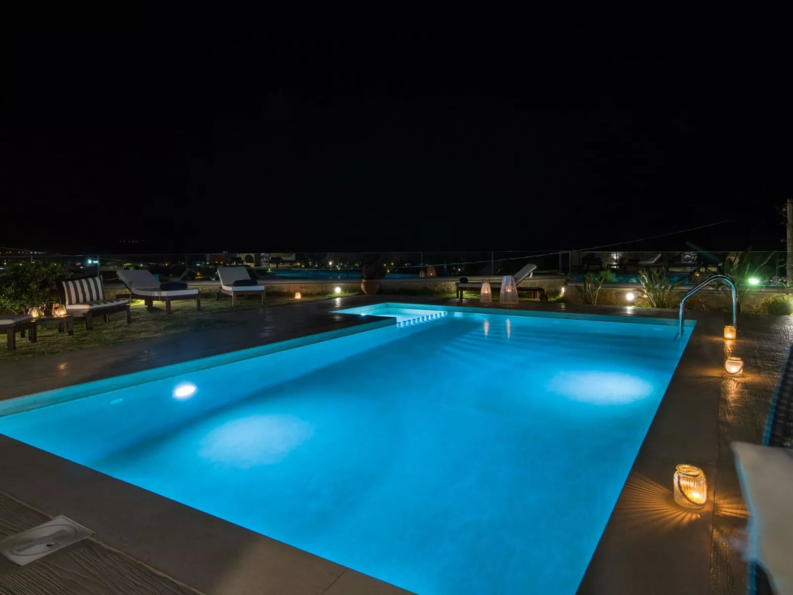 Ferienvilla mit Garten, Grill und Terrasse-Draußen