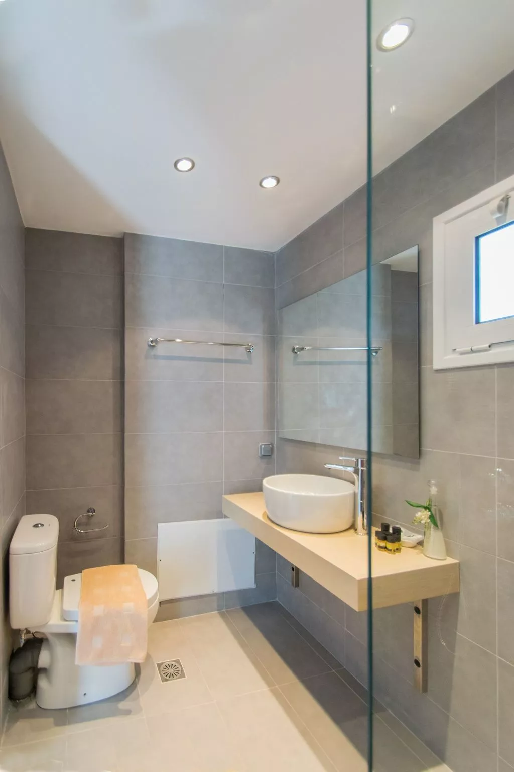 Villa mit Infinity-Pool und BBQ, Nähe zum Strand-Image-tags.info