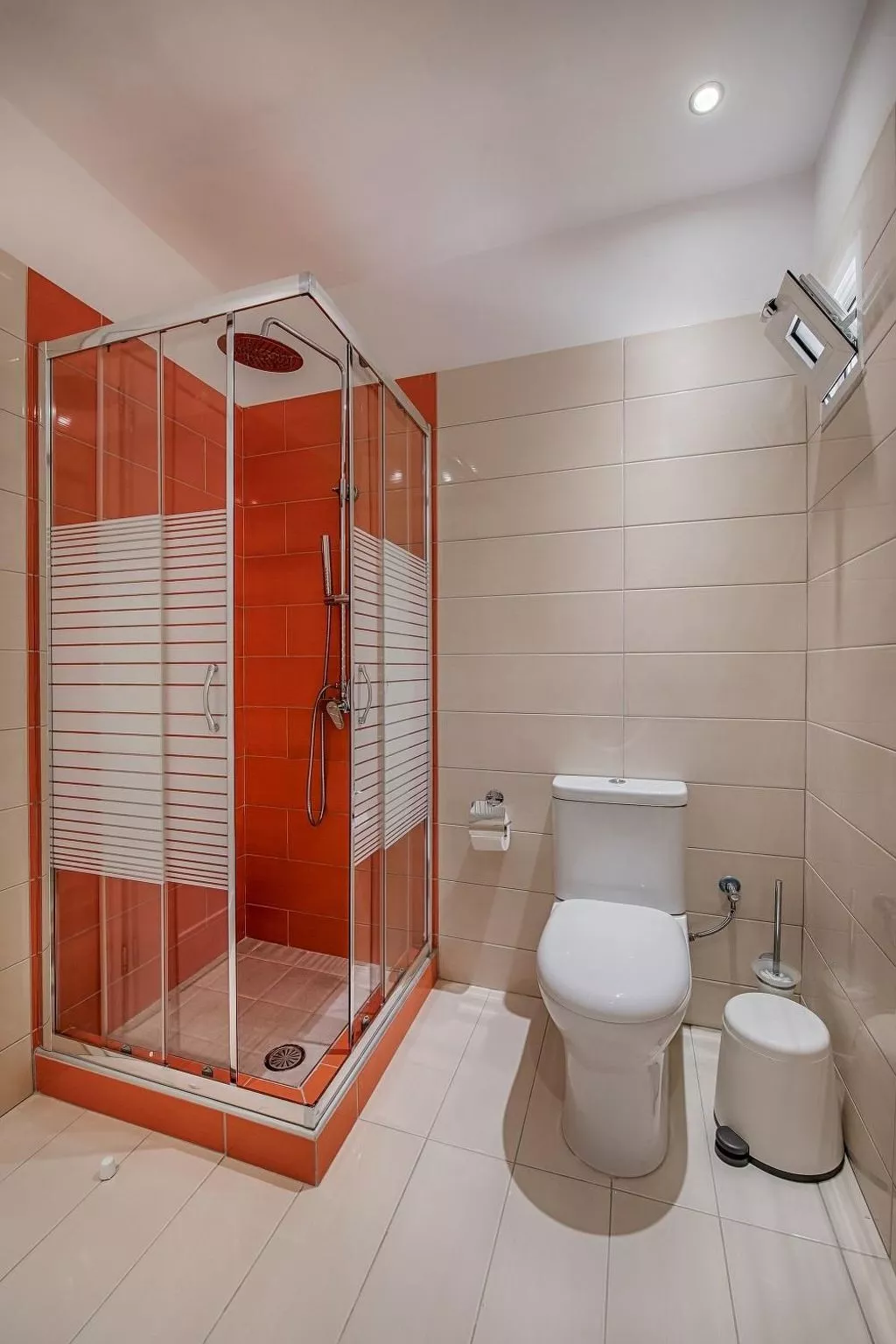 "Despina's Terrace"-Dedans