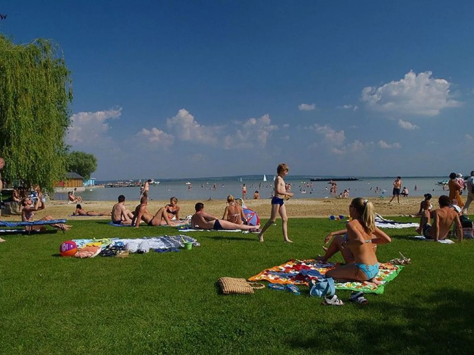 Wohnung in Balatonberény mit Möblierter Terrasse-Draußen