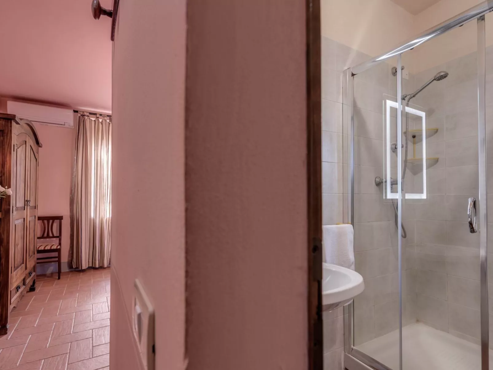 Villa Bellaria mit Pool und Klimaanlage-Inside