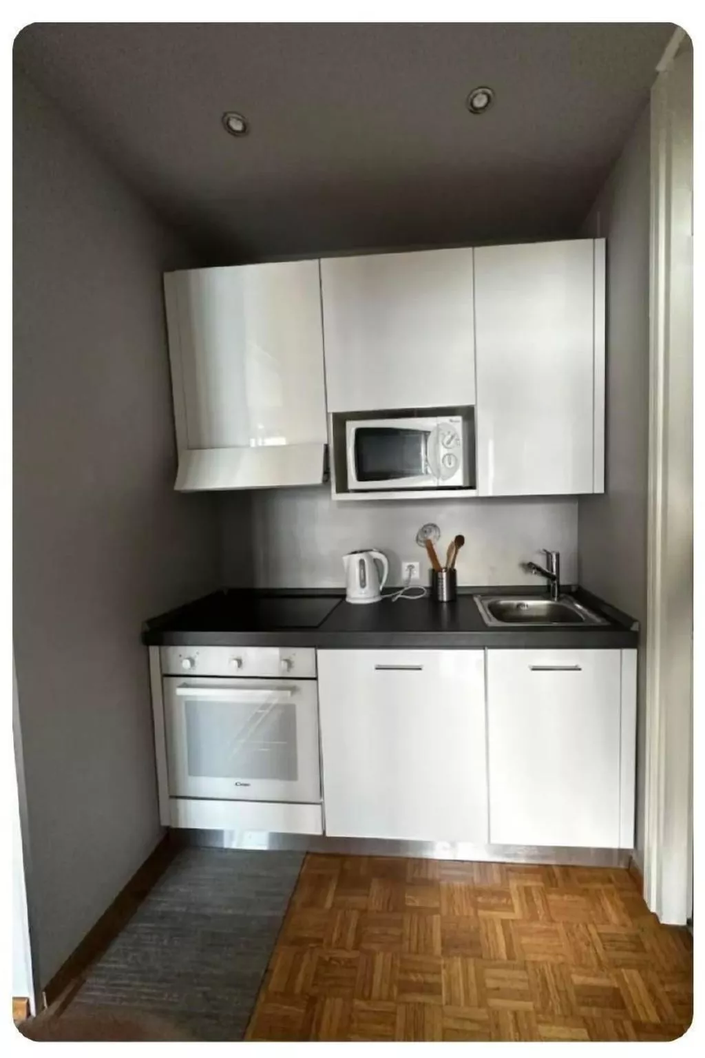 Paradise Lake View-Inside