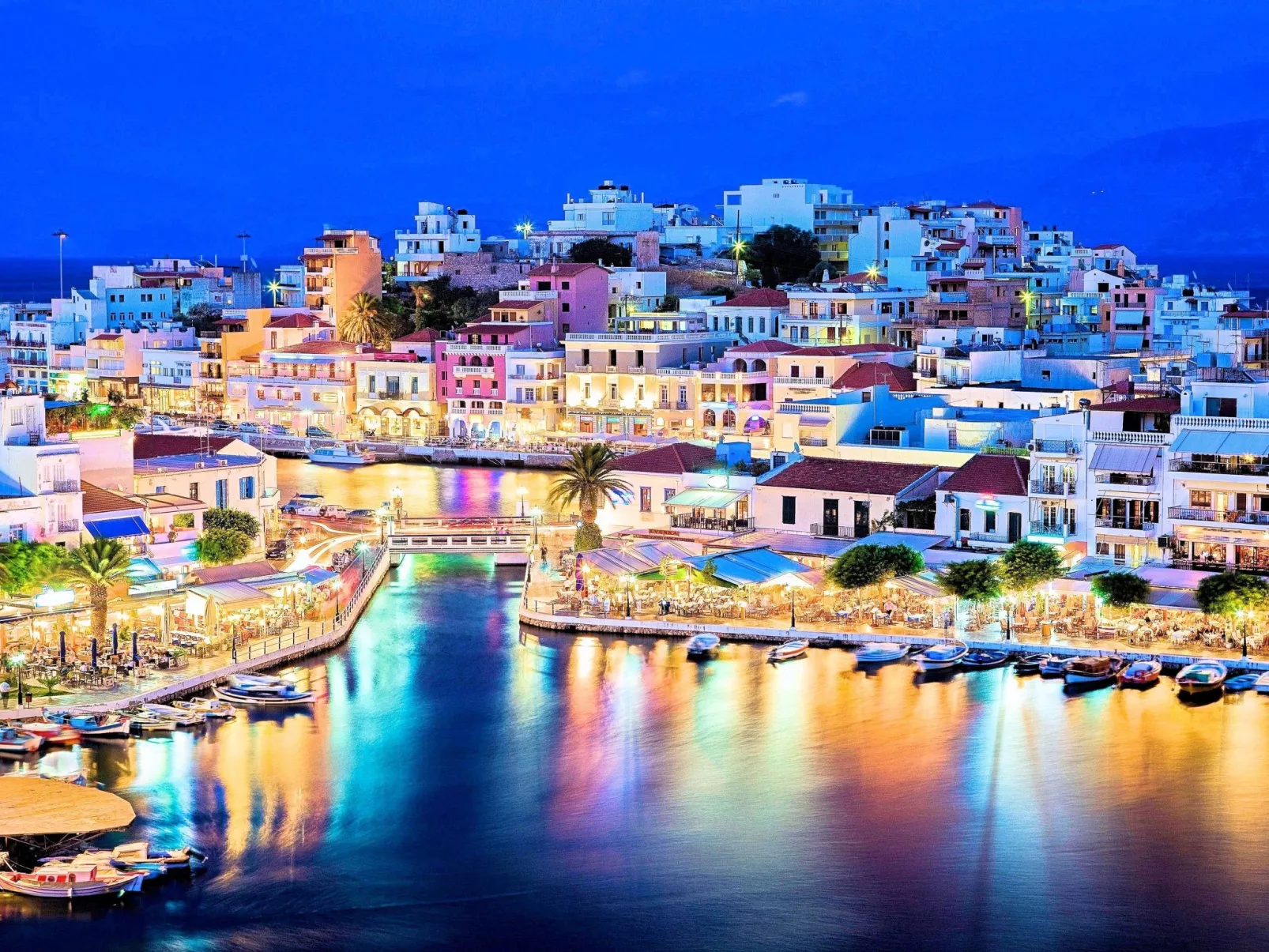 "Cretan Lodge" mit Blick auf das Wasser-Drinnen