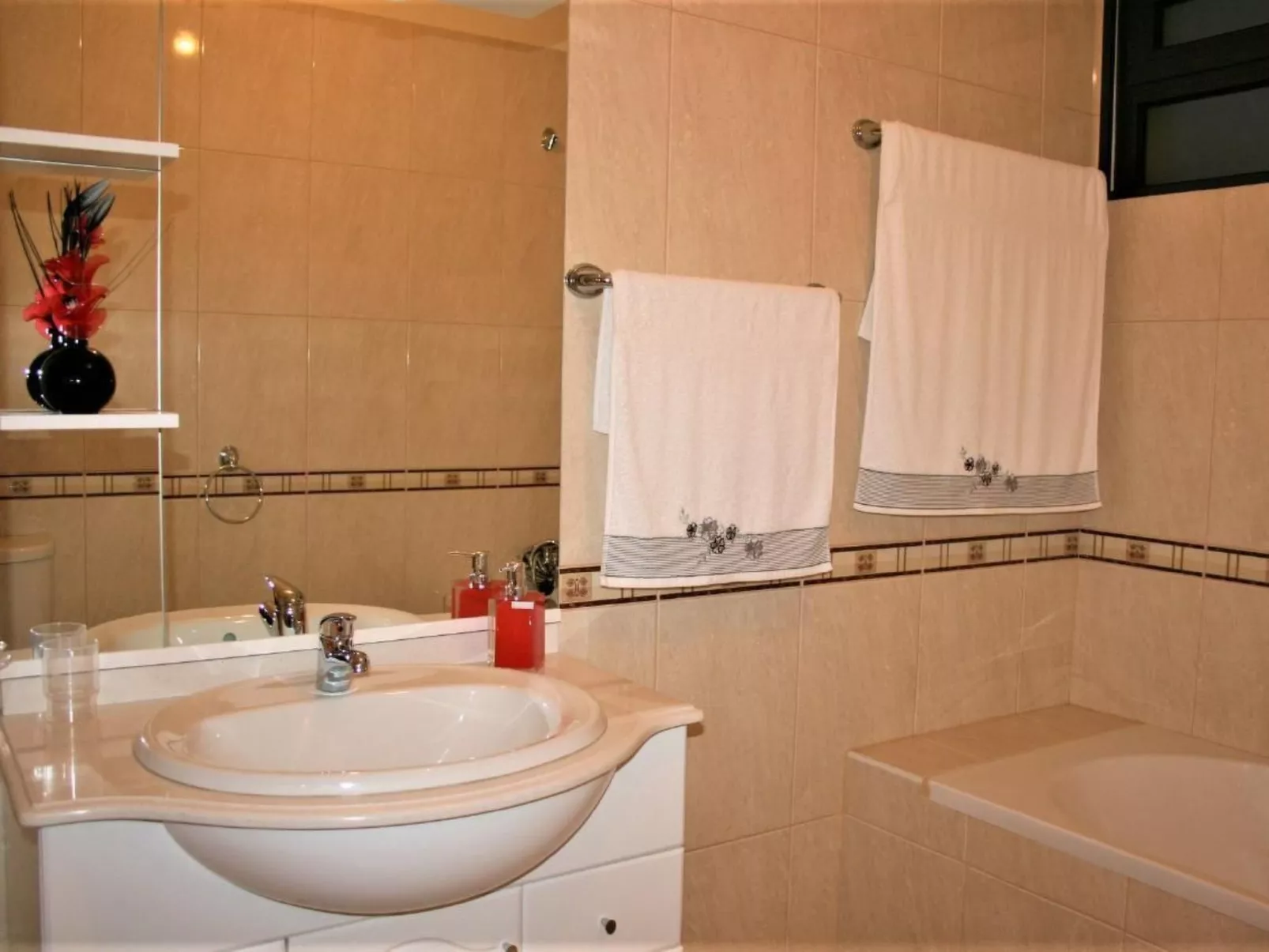 "Silva Sol" mit Blick auf das Wasser-Dedans