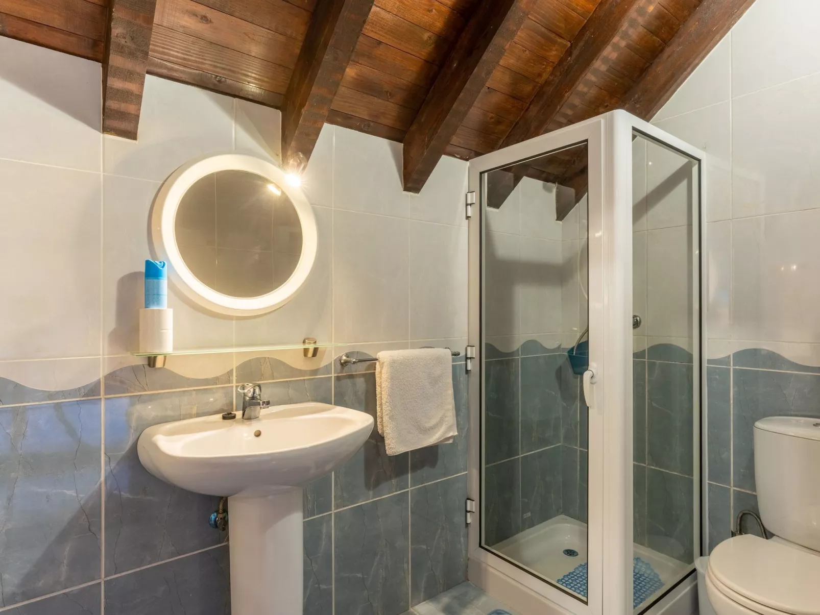 Dorf Sonnenuntergang-Drinnen