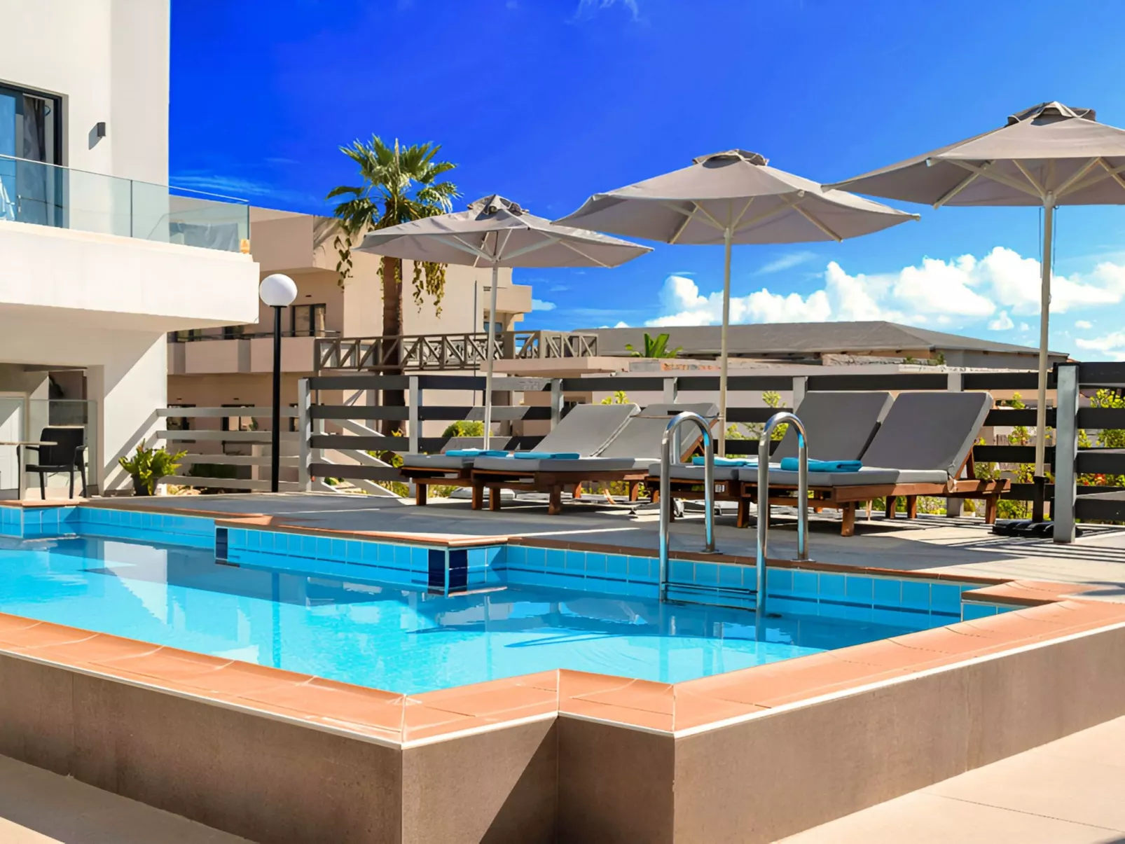 Pnoe Beachside Suite-Drinnen