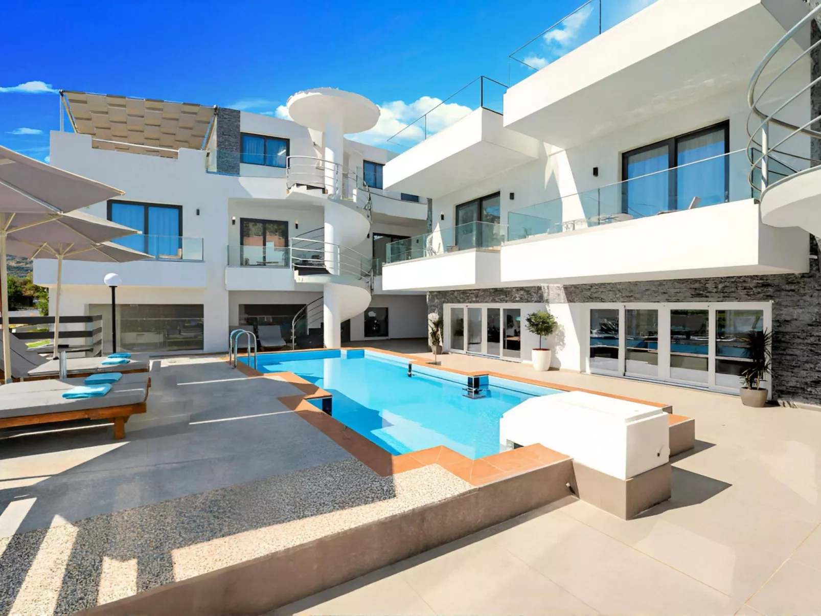 Pnoe Beachside Studio-Inside