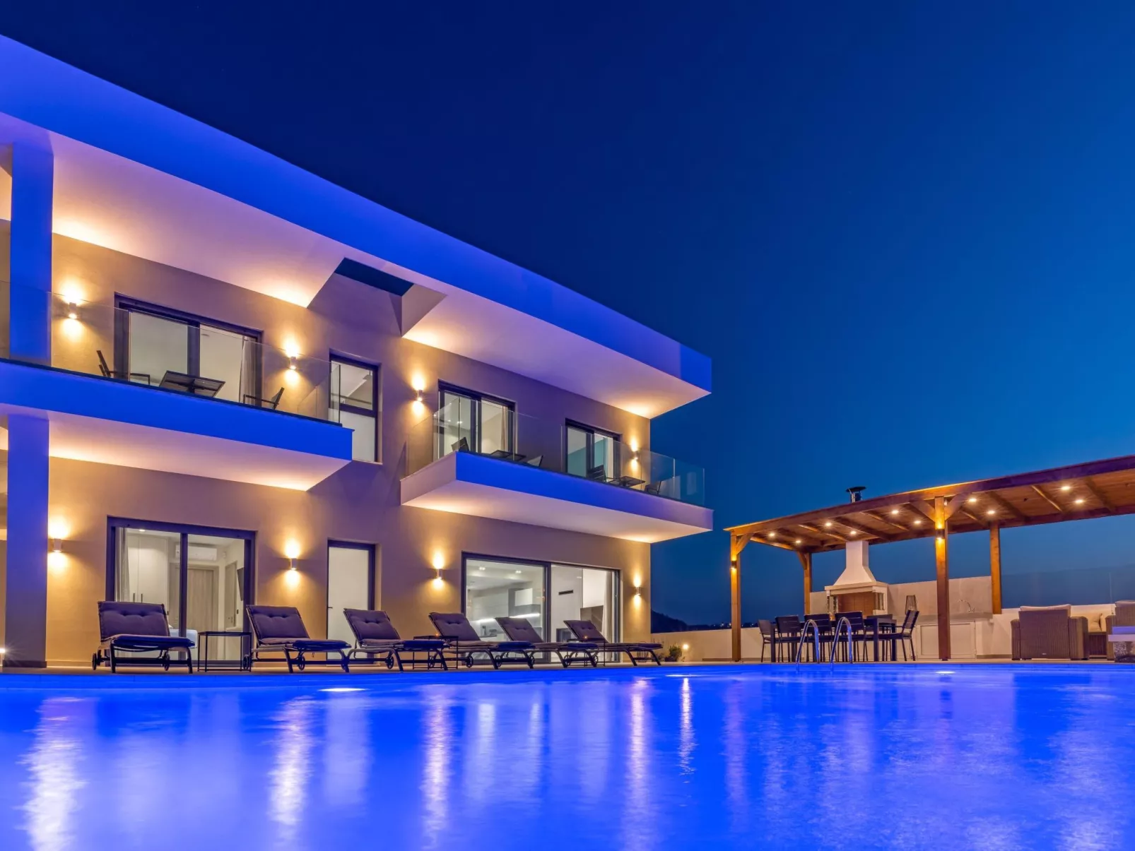 Ferienvilla Azalea mit Schwimmbad-Dehors