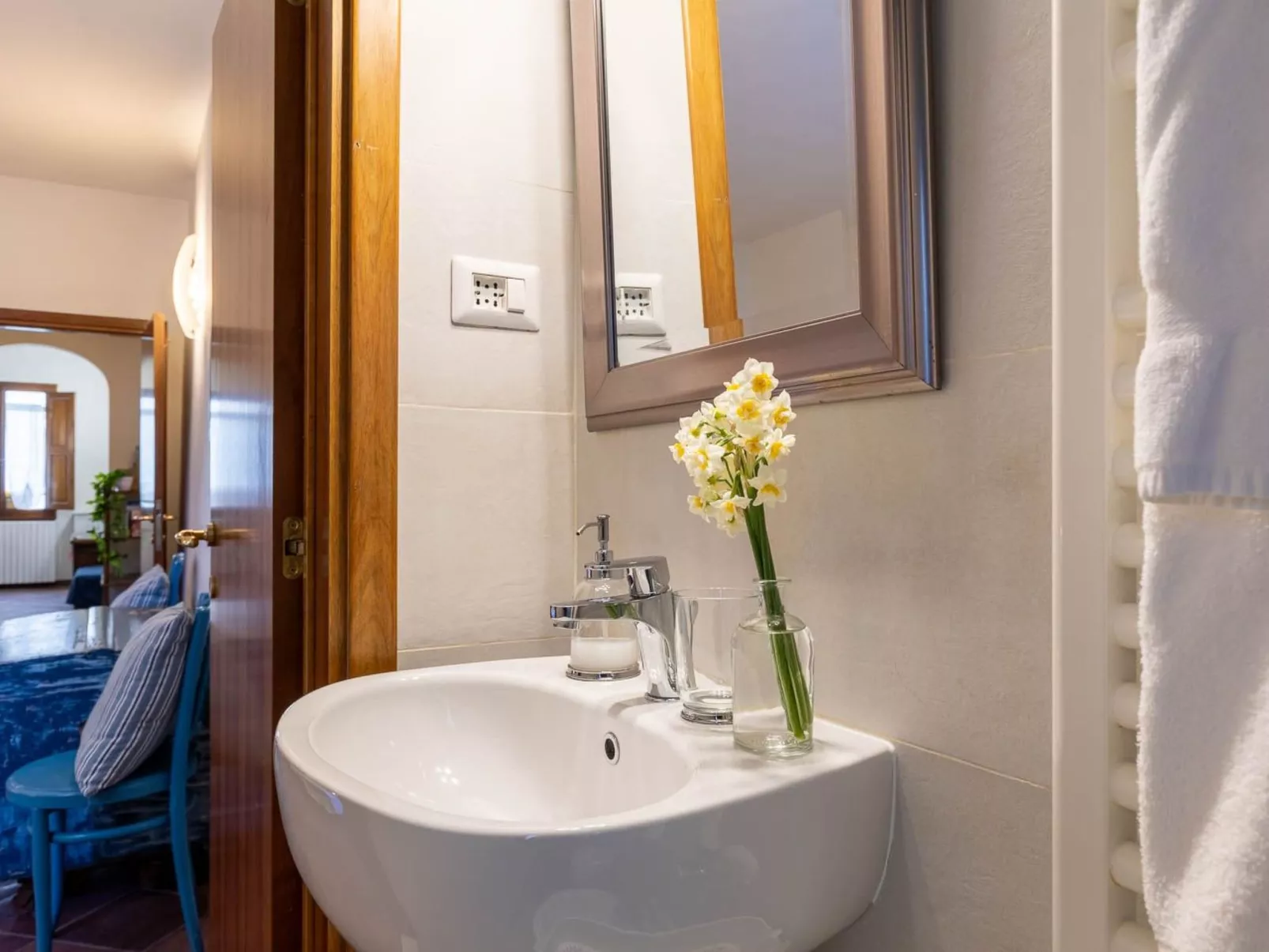 Unknown Accommodation-Dedans