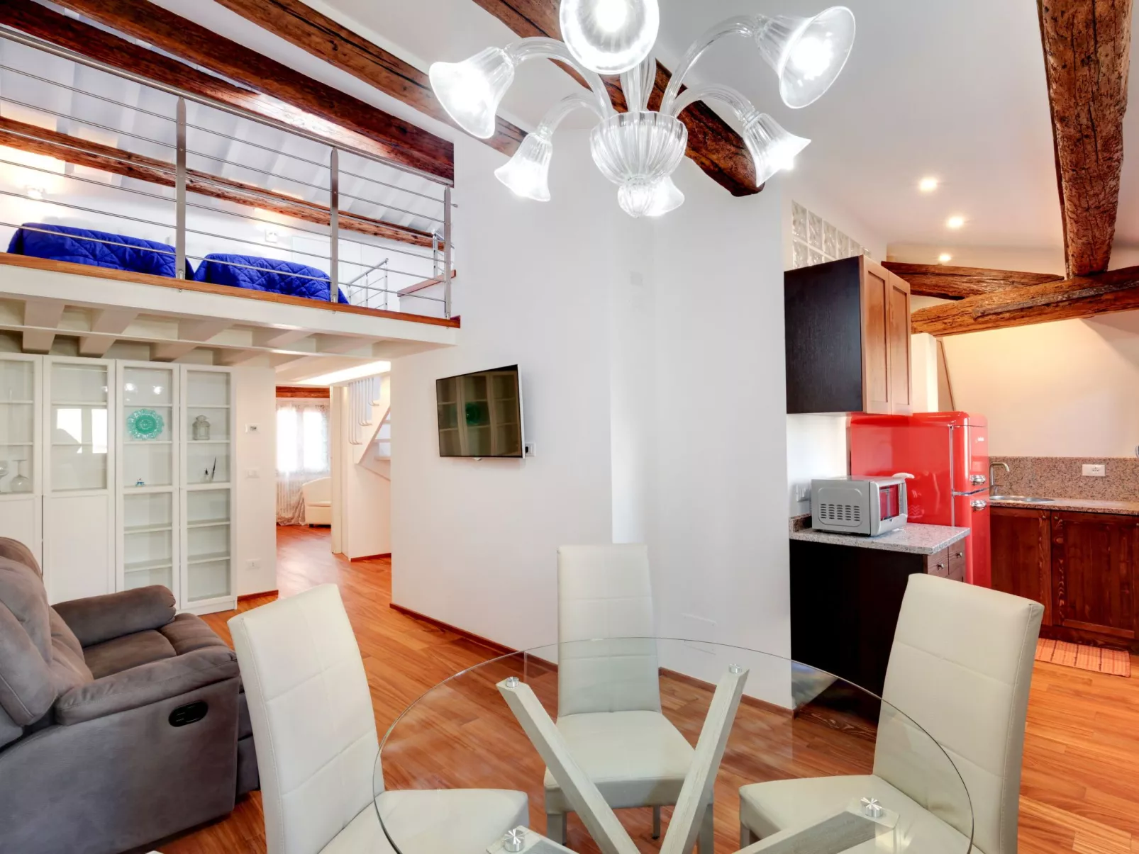 The Countess apartment-Drinnen