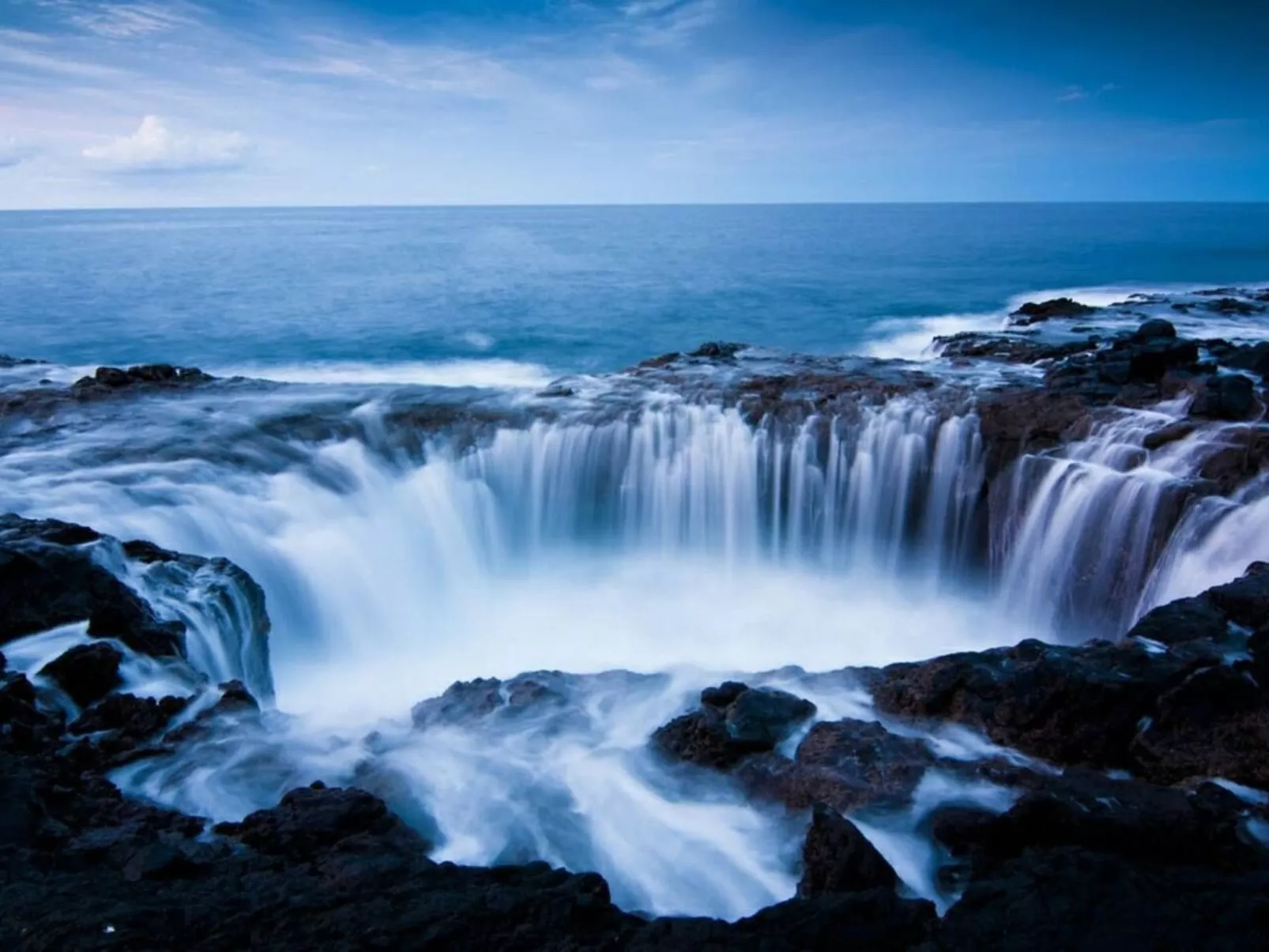 Appartement mit Balkon in einem Komplex mit Gemeinschaftspool am Meer-Image-tags.info