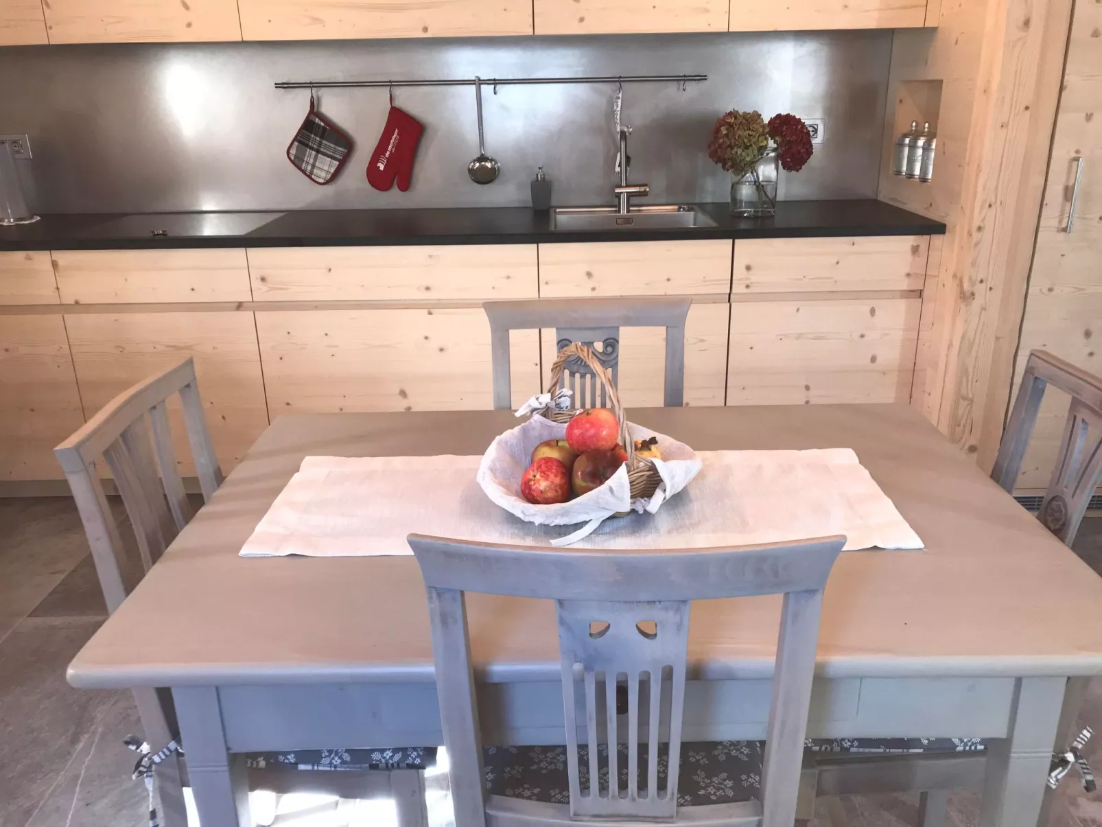 Chalet 'Casa al Pozzo' mit Bergblick-Drinnen