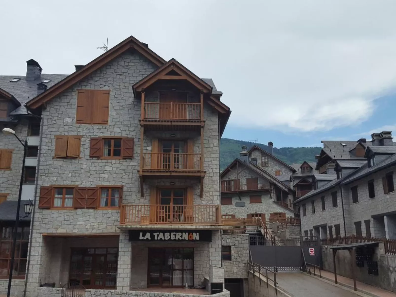 Appartement mit Terrasse-Image-tags.info