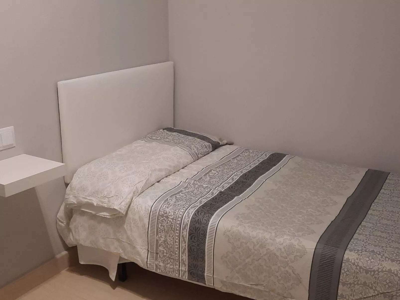 Wohnung "Stockwerk 2" mit Balkon-Dedans