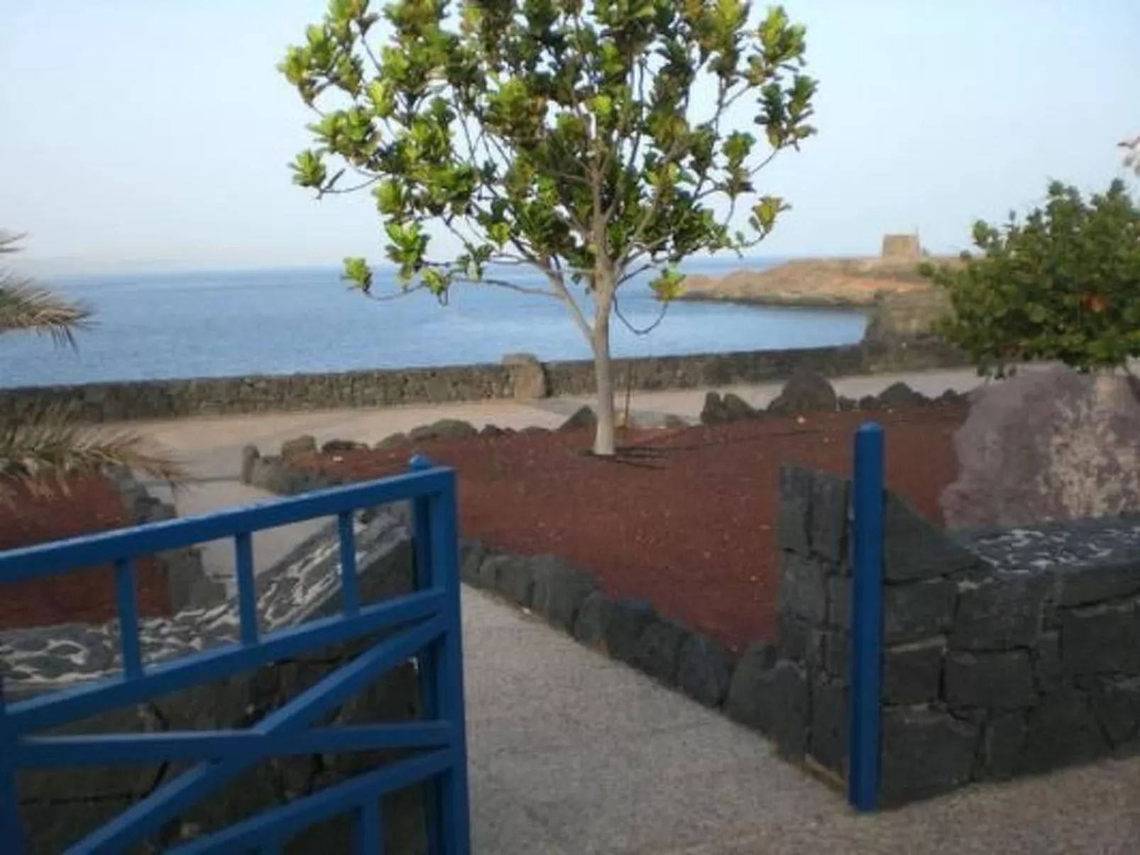 Schöne Wohnung in Playa Blanca mit Grill, Garten und Terrasse und Neben dem Str-Inside