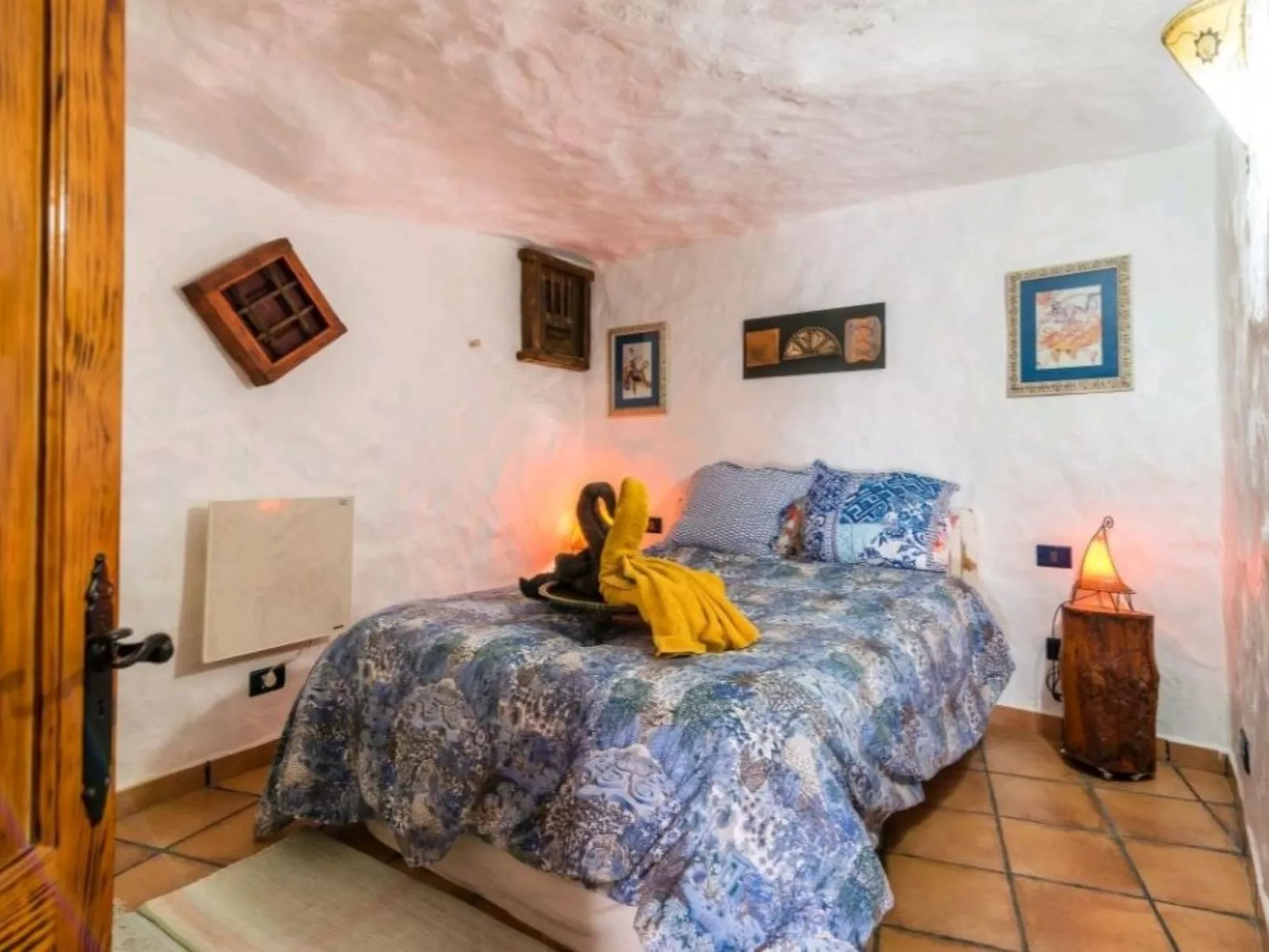 Höhlenhaus der Stille-Inside