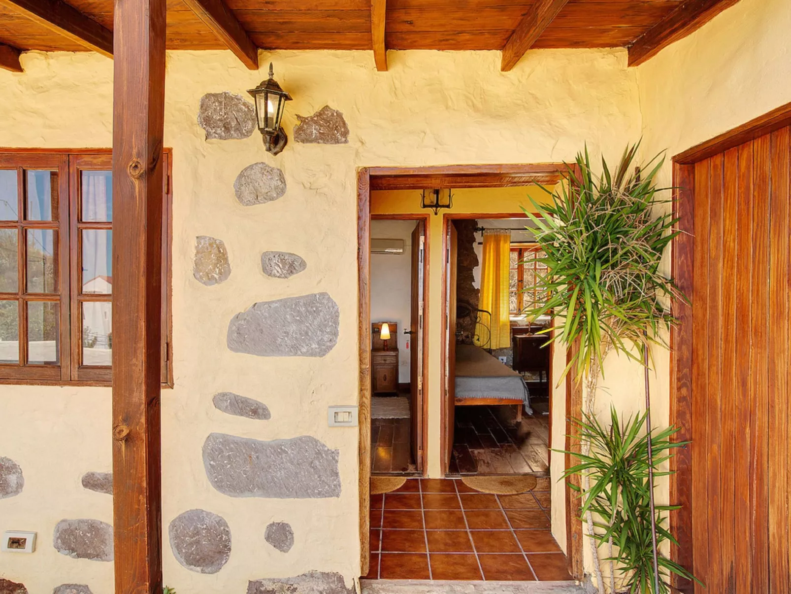 250 Jahre altes Steinhaus mit zwei Terrassen inmitten einer wunderbaren Naturla-Drinnen