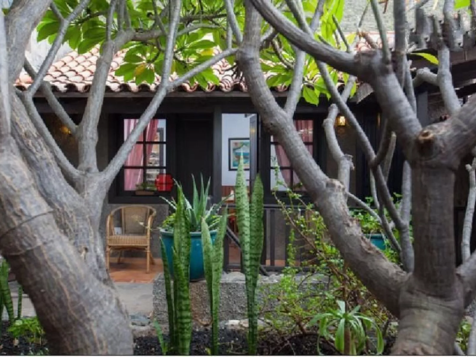 Haus mit Schwimmbad-Whirlpool in ruhiger Umgebung.-Image-tags.info