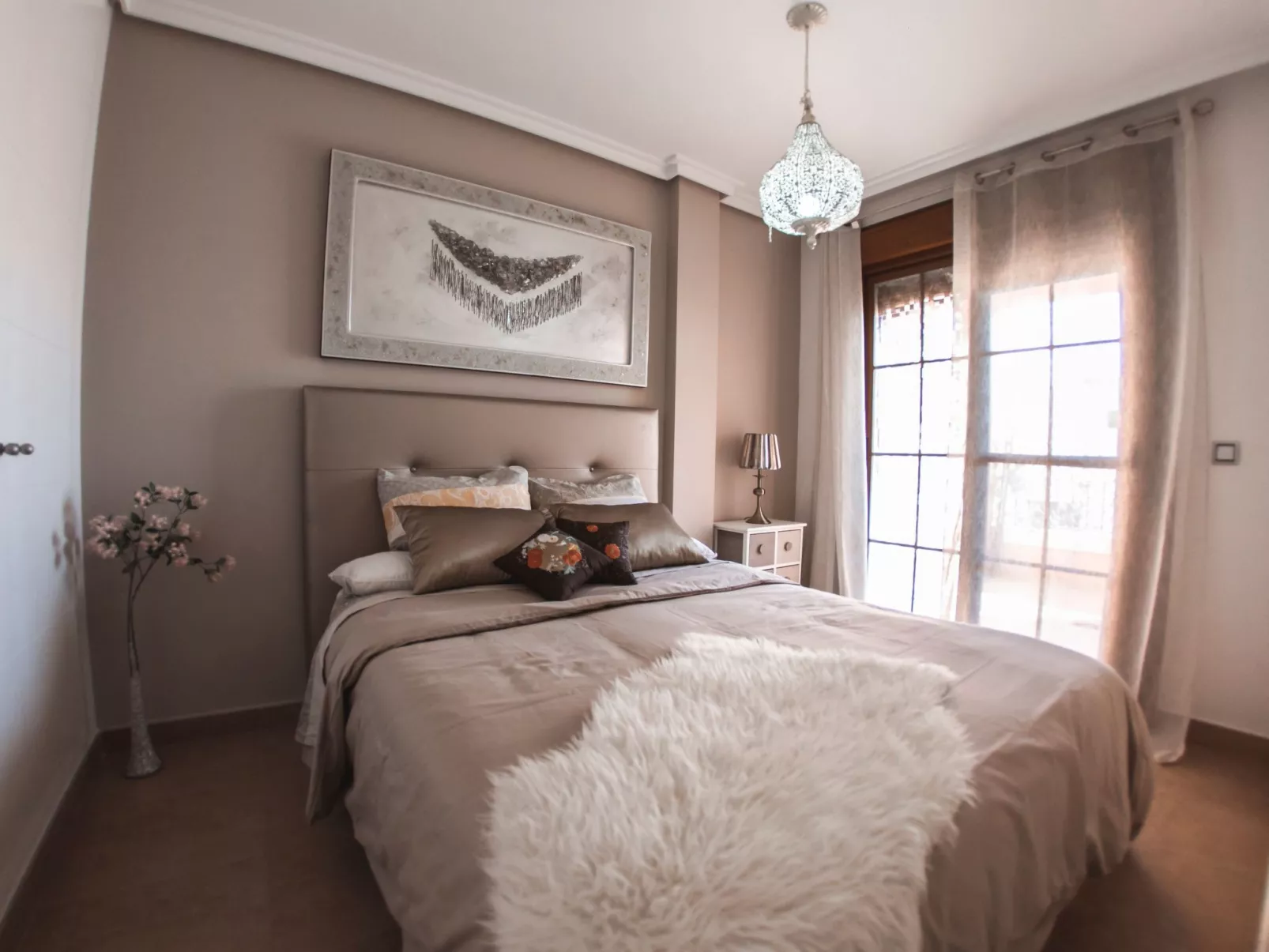 La Invincible Terreros in der 1. Reihe des Strandes-Inside