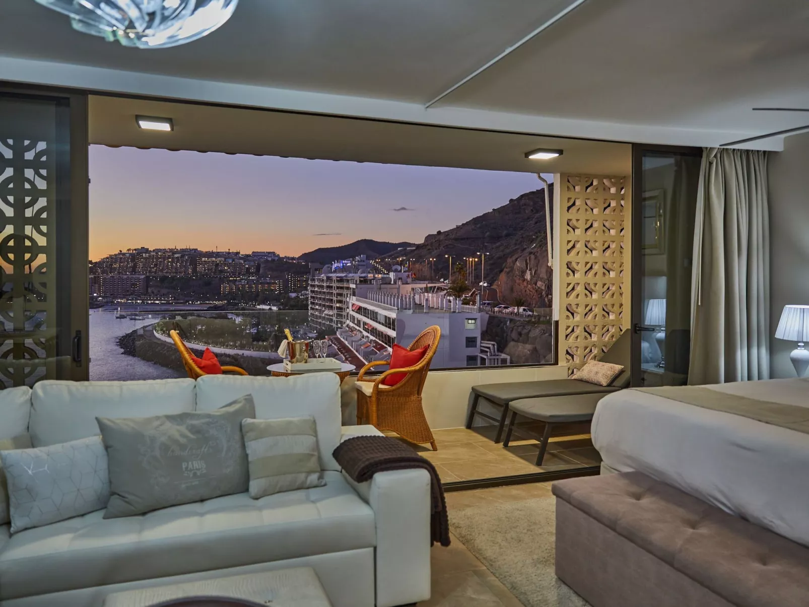 Aufwachen mit herrlichem Meerblick aus dieser schicken Wohnung-Dedans