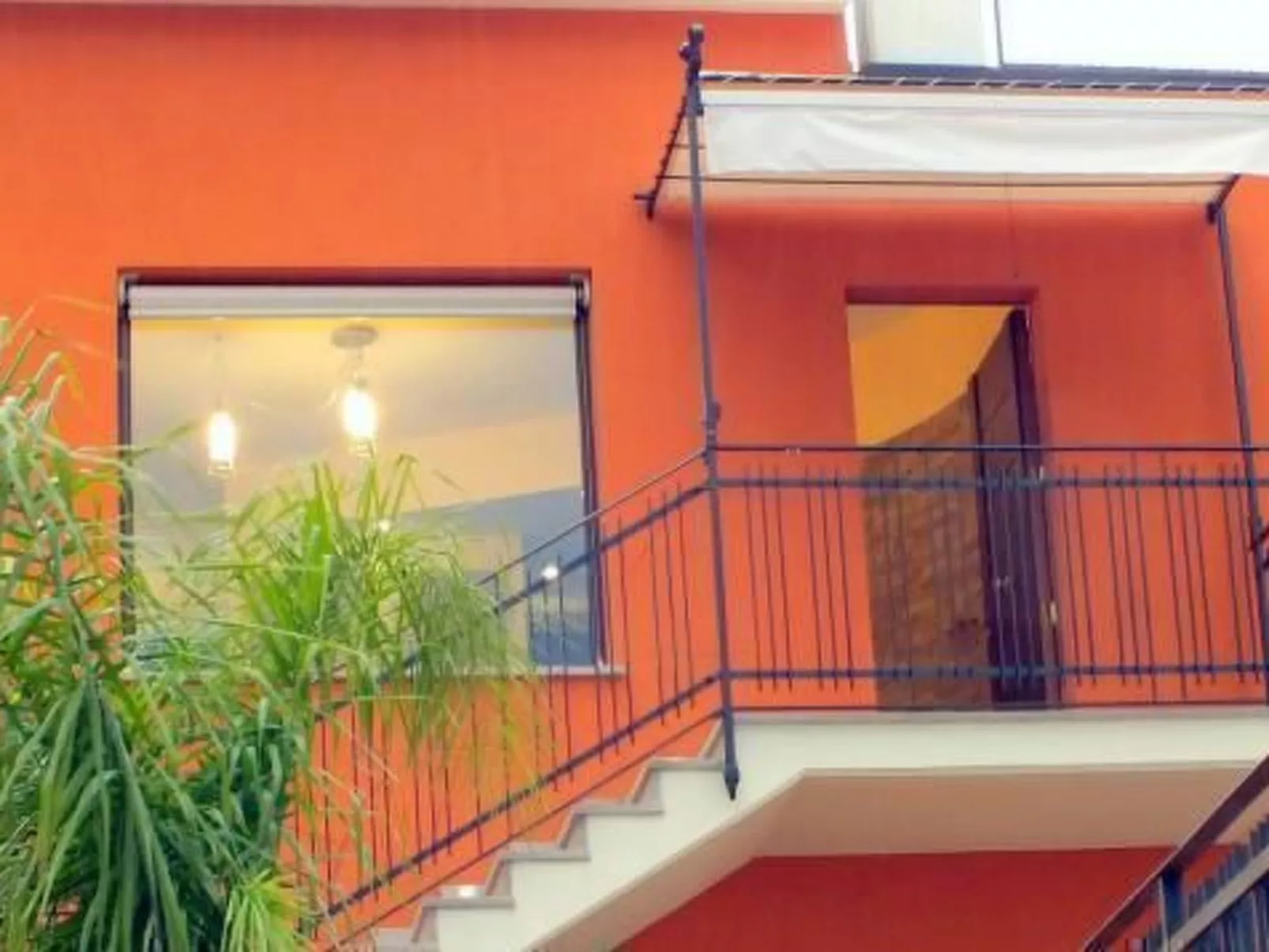 Luna rossa charmantes Haus-Drinnen