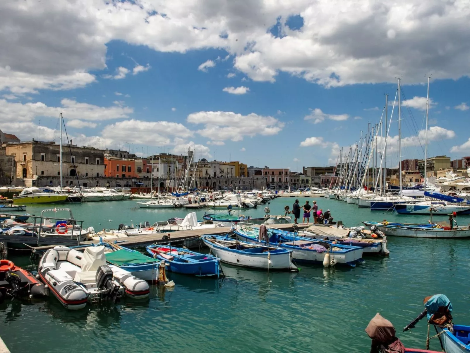 Bei Tante Gina-Dedans