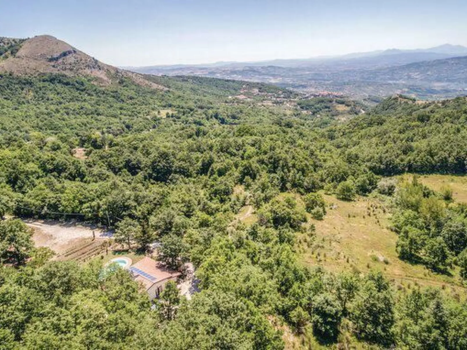 Bauernhaus im grünen Sannio mit Schwimmbad