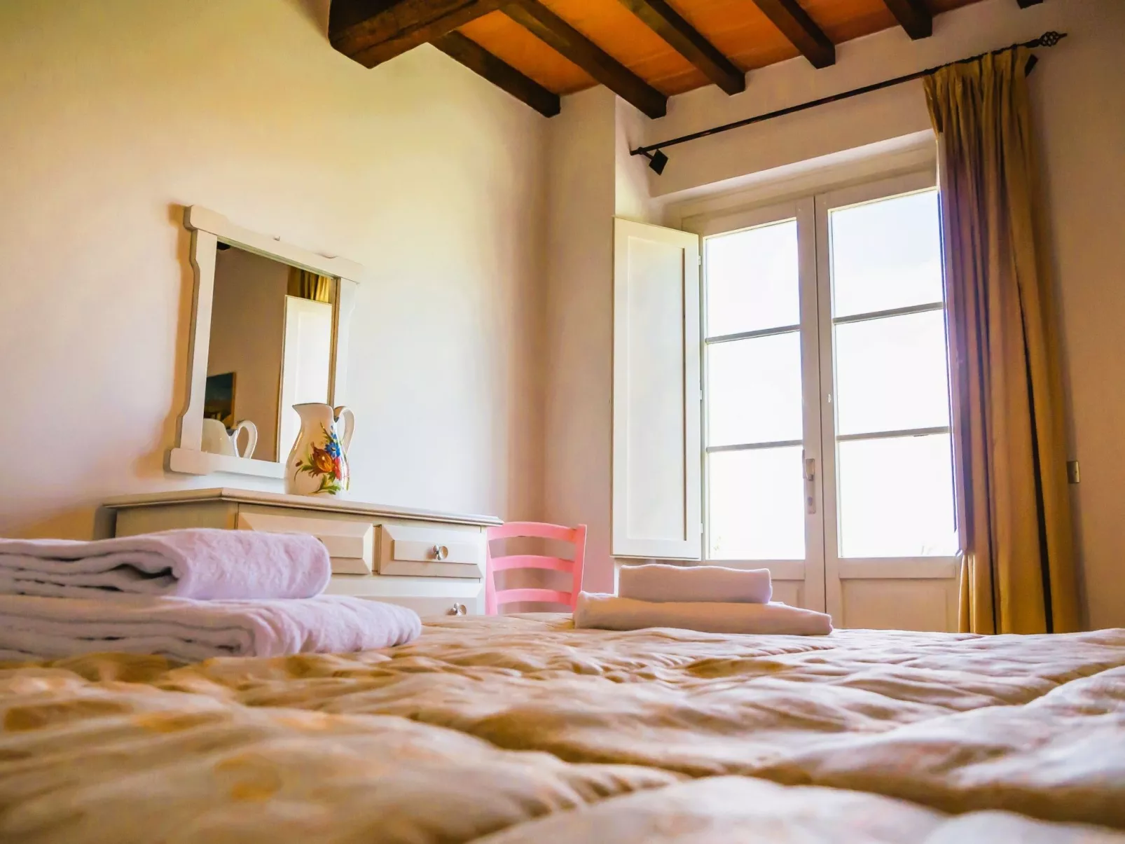 Drei-Zimmer-Wohnungen Borgo Collelungo, erster Stock-Drinnen