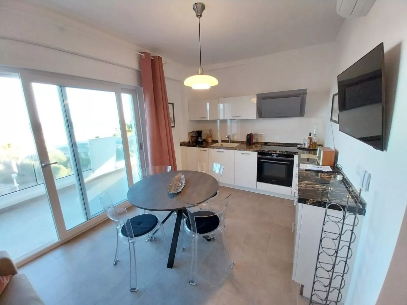 Helle und neue Ferienwohnung direkt am Strand