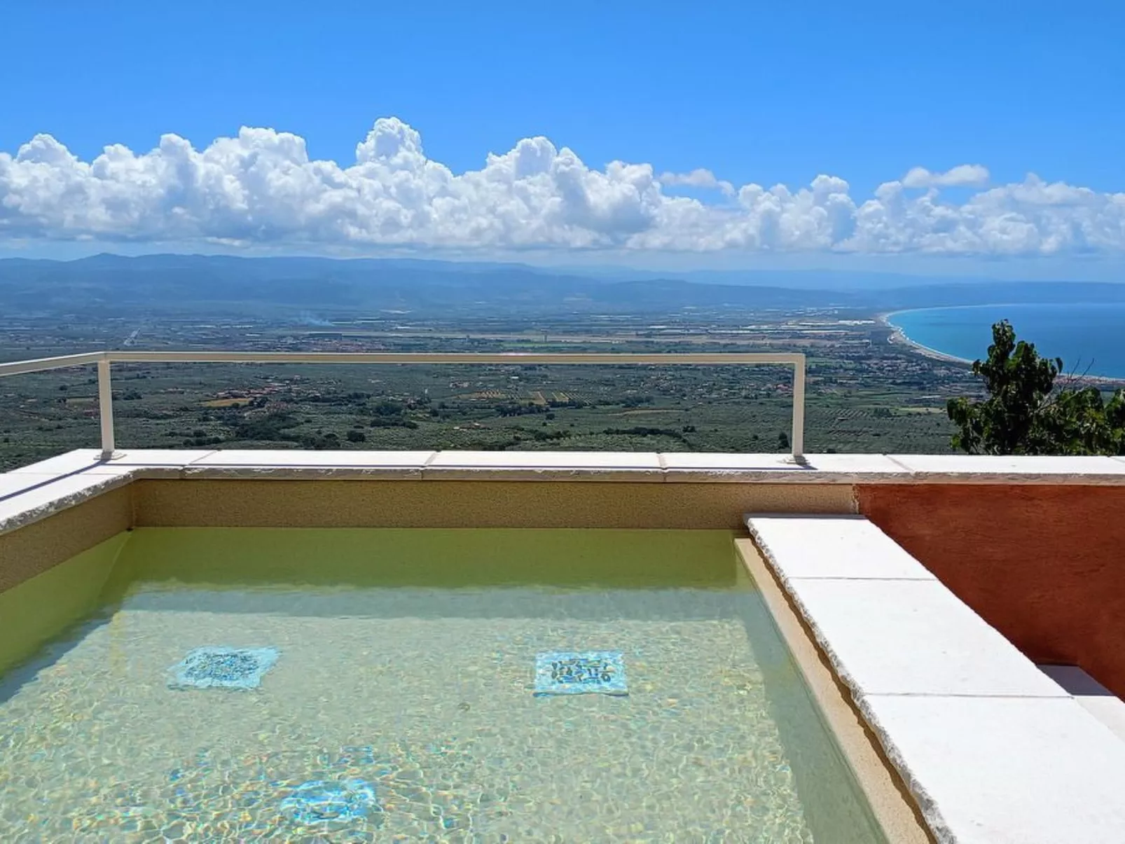 Villa mit Whirlpool, nur 6 km vom Strand entfernt-Draußen