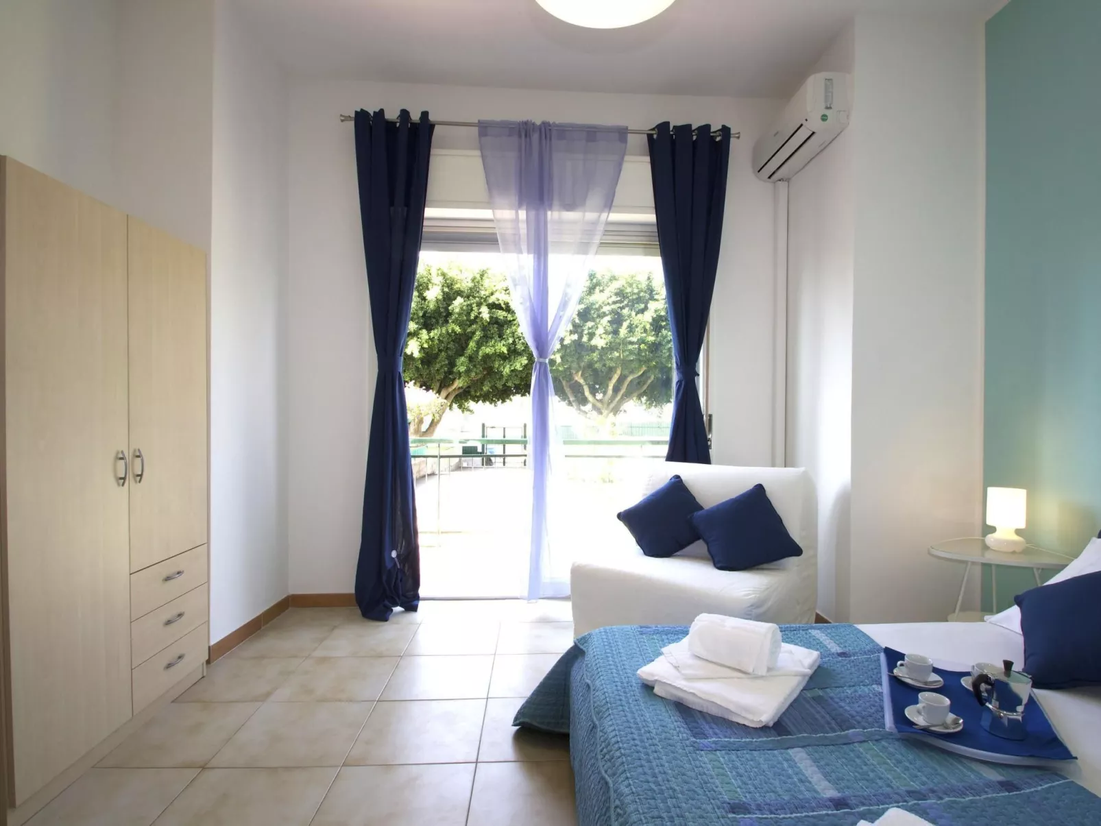 Taormina Studio 001-Inside