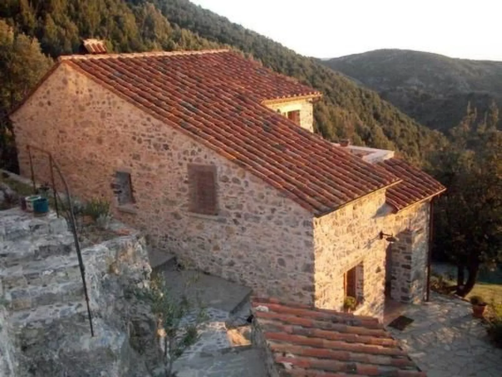 Natursteinhaus mit Panoramablick zum Meer-Outside
