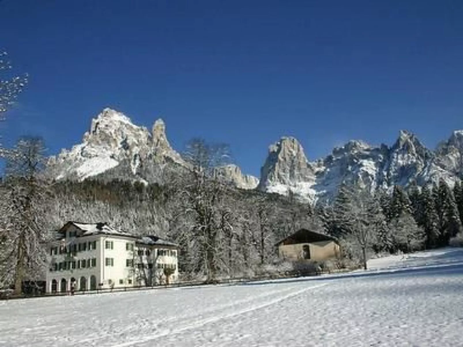 Romantisches Chalet in den Wiesen der Dolomiten-Dedans