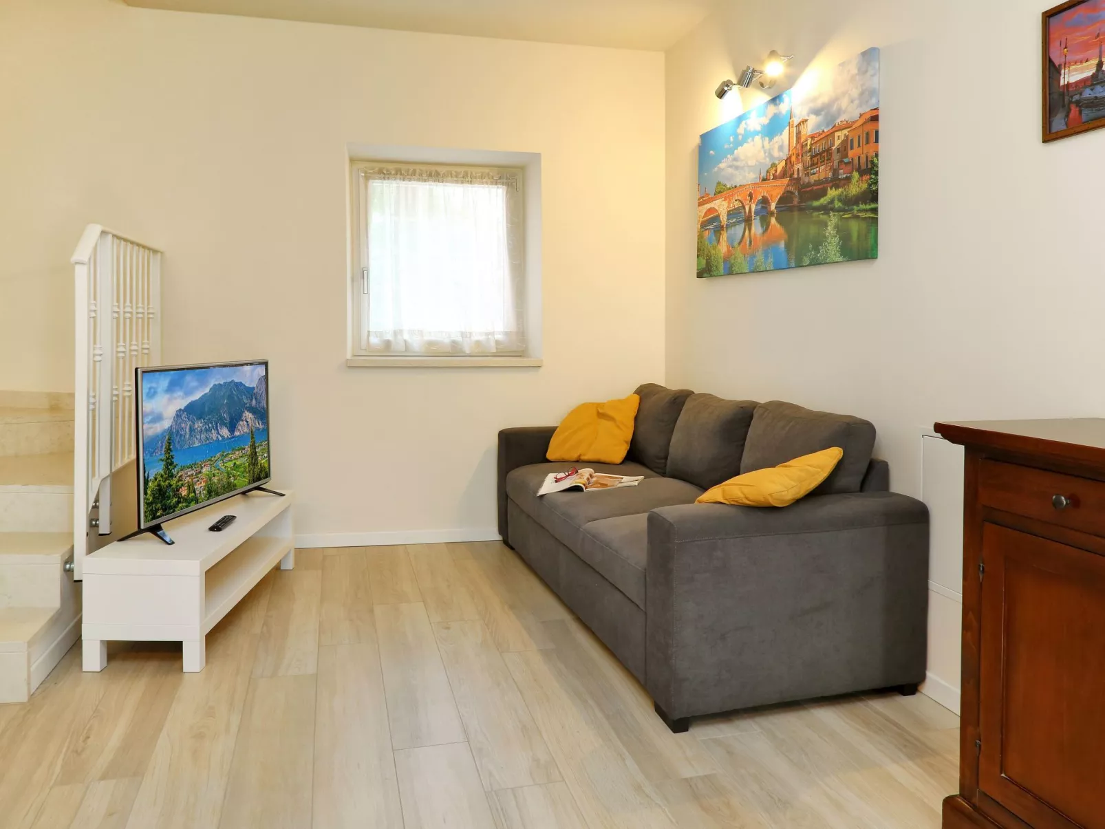 'Vall' mit Privatparkplatz-Dedans