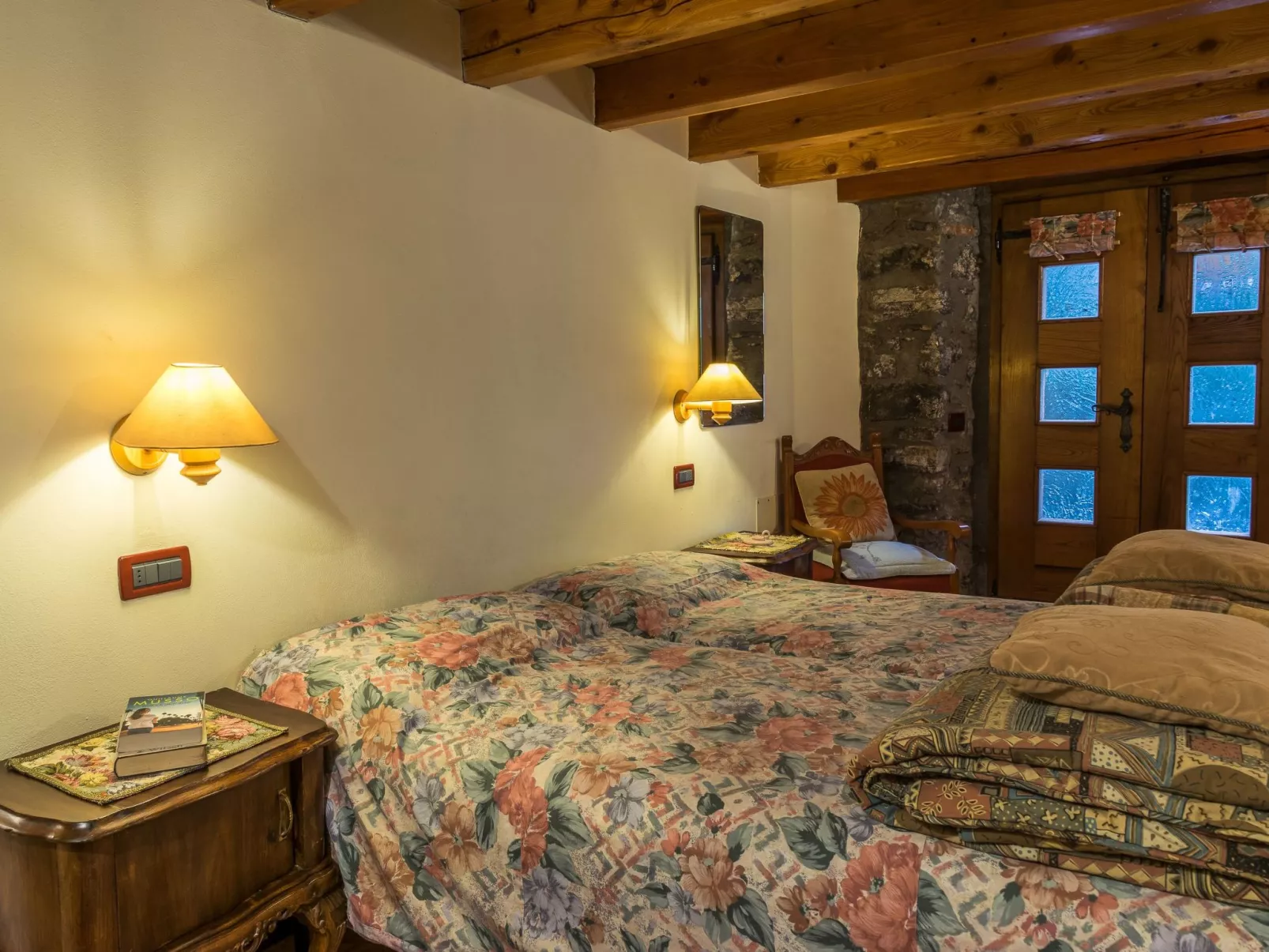 Dreistöckiges Apartment in einem historischen Gebäude-Drinnen