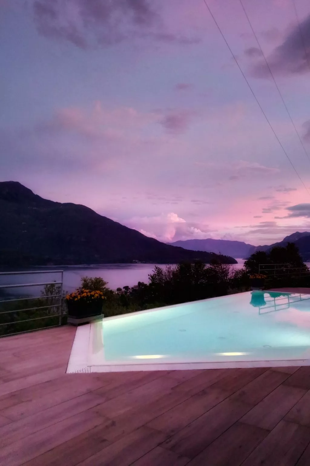 Wohnung mit Schwimmbad und fantastischem Seeblick-Dehors