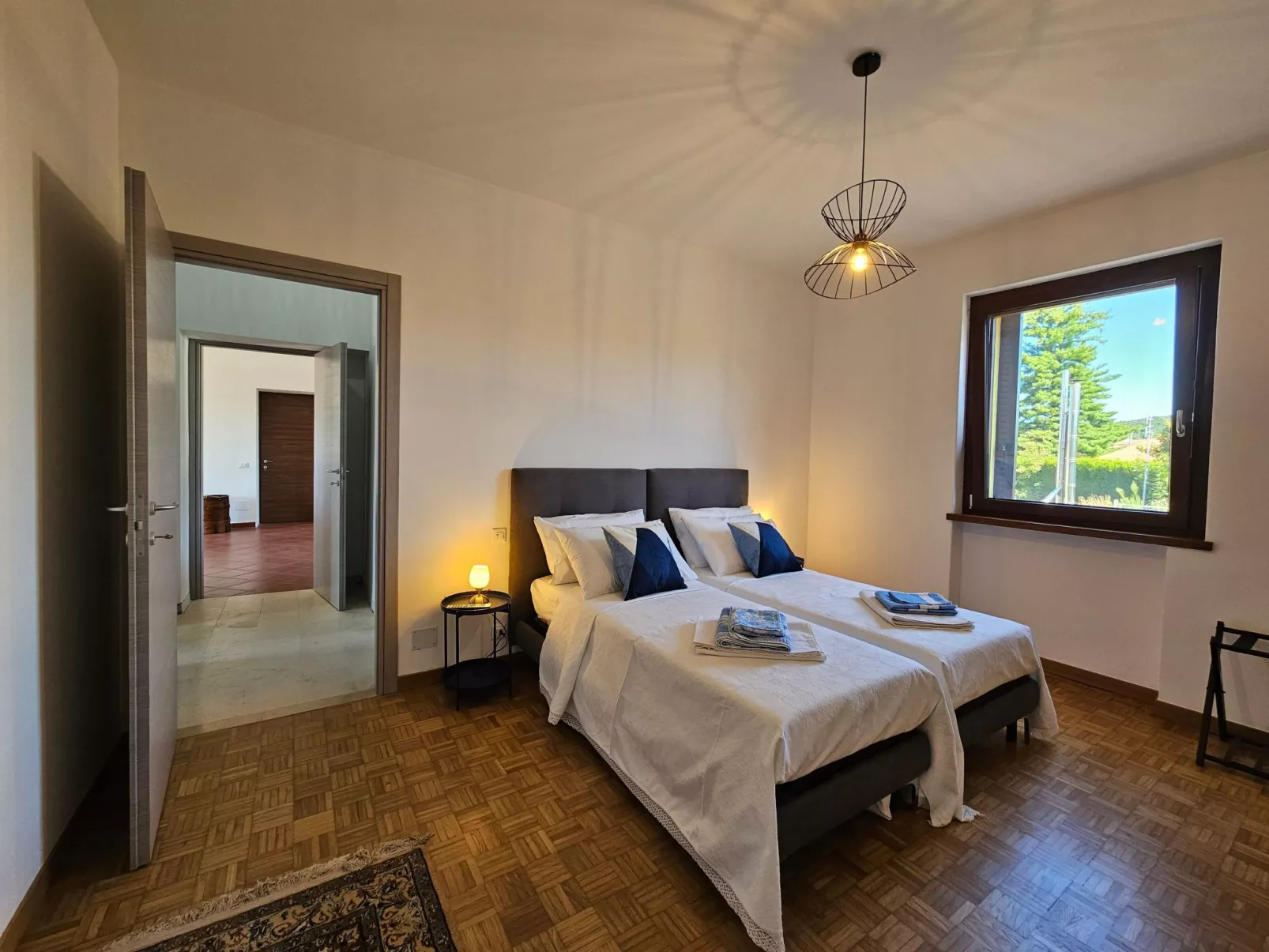 Zwischen Seen und Hügeln in Pina by Holiday World-Drinnen