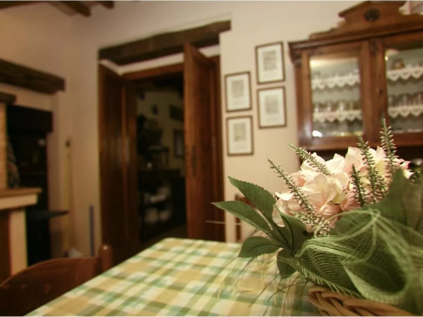 In der Gegend zwischen Meer und Berghang-Drinnen