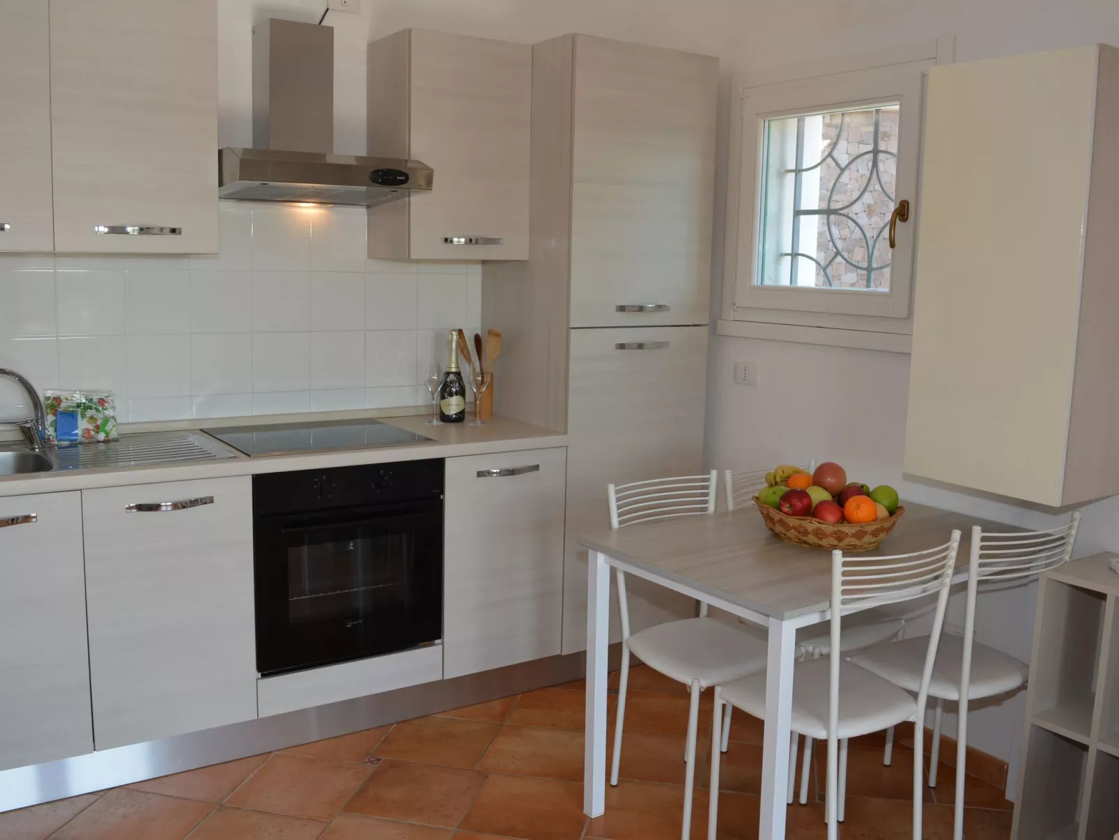 Schöne Wohnung in Residence mit Pool-Drinnen