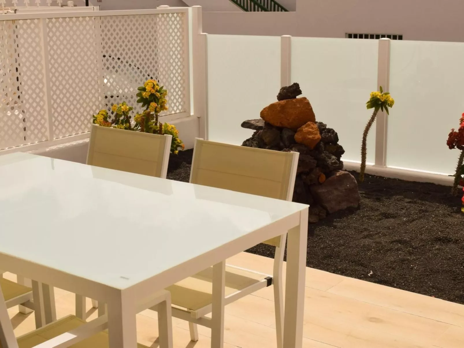 Apartamento con terraza-Draußen