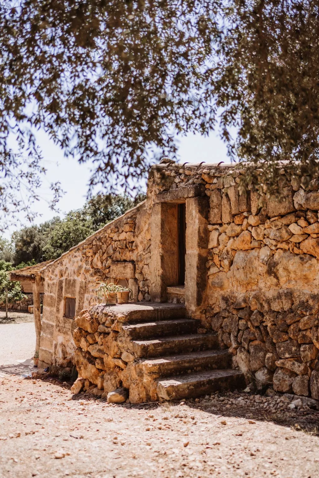 Mit eigenem Garten und Schwimmbad.-Draußen
