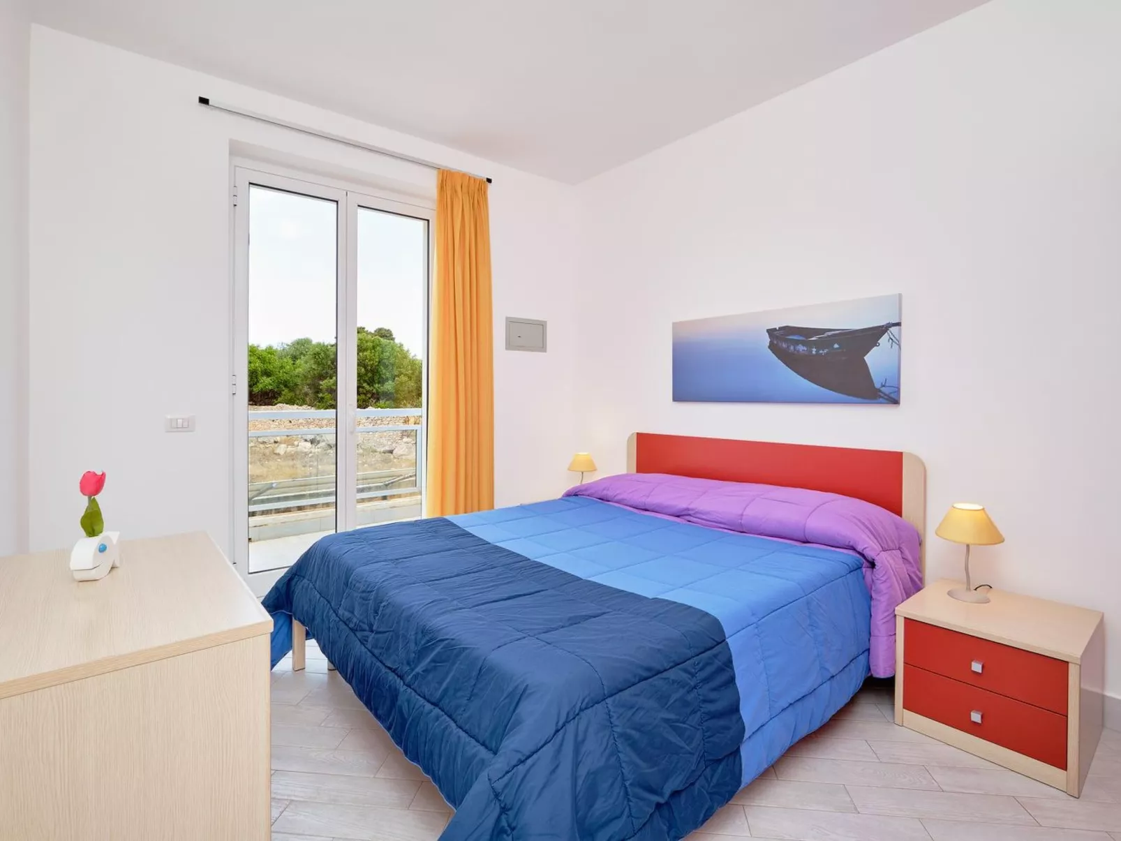 In Marina Di Ragusa mit Garten und Terrasse-Drinnen