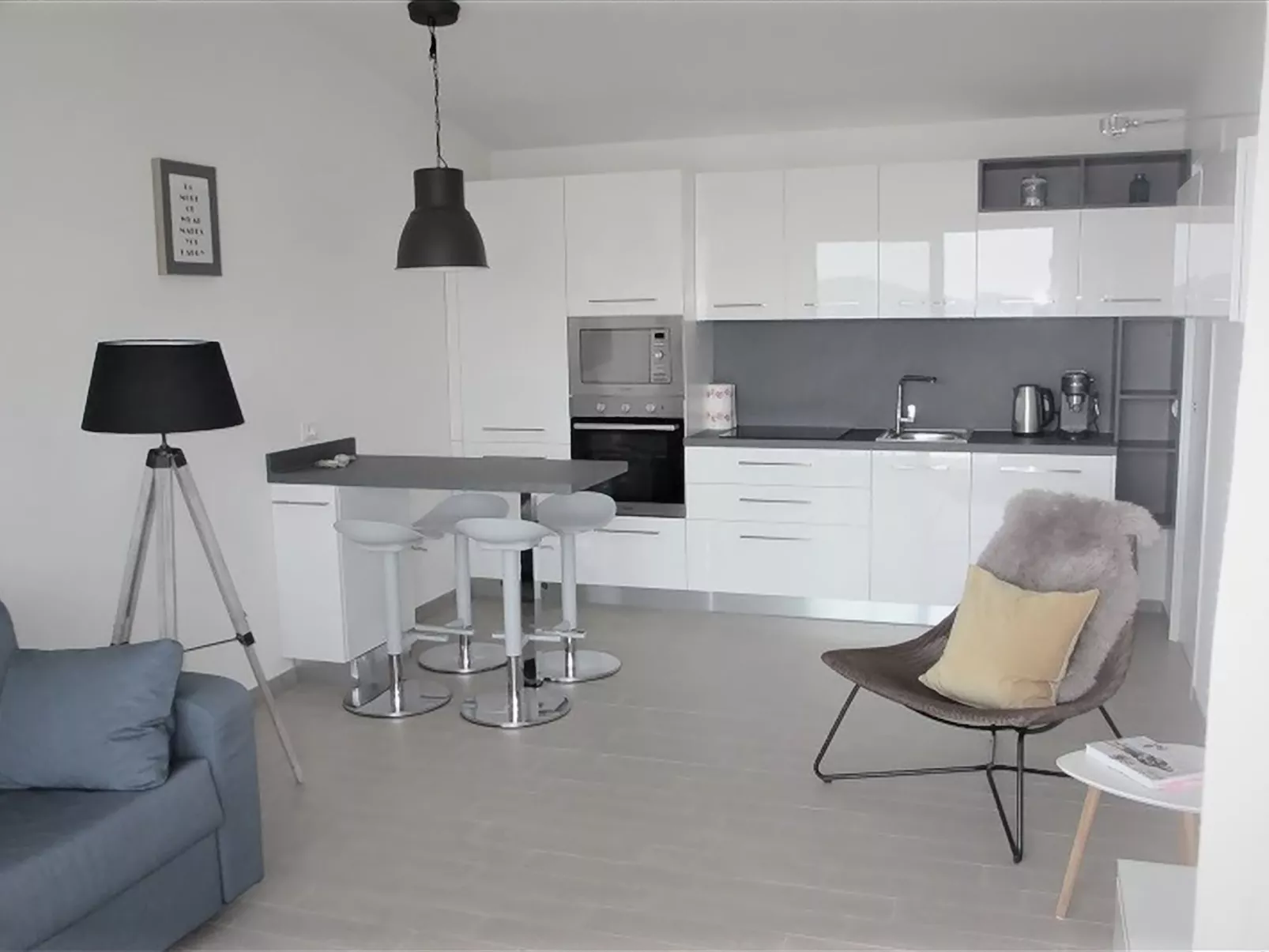 Wohnung mit Terrasse-Drinnen